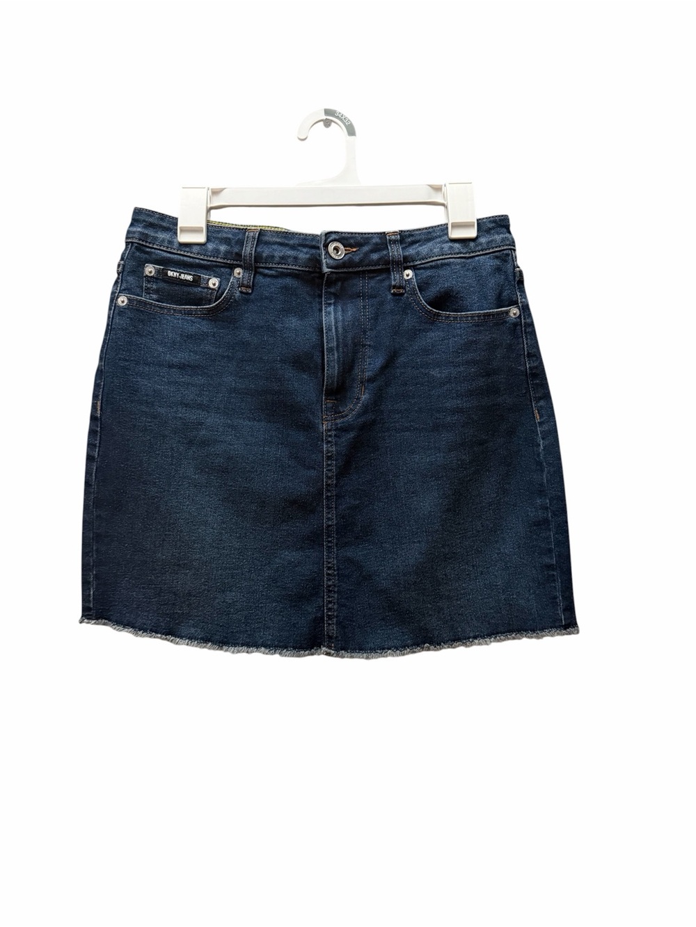 DKNY raw hem stretch denim mini skirt in l dark blue was size 8